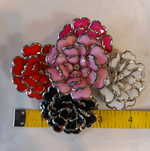 NWT Pretty large flower ring 5 for $33 or $8 each. Stretch: one size fits most - Picture 5 of 6